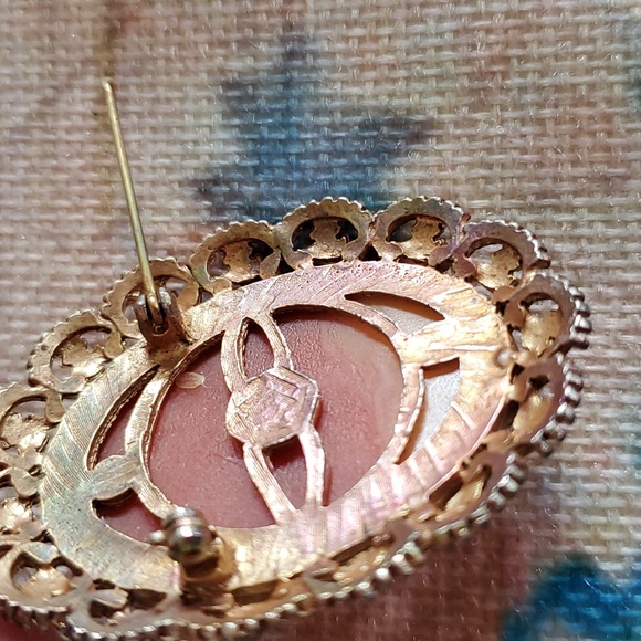 Vintage Cameo Brooch - Picture 11 of 16